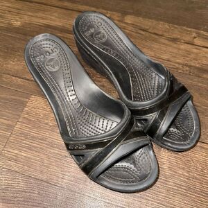 Crocs black ortho arch support sz 7 strappy wedge sandals
